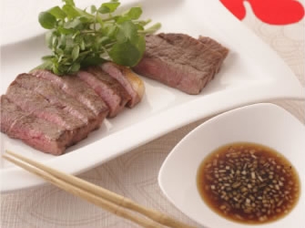 牛肉の黒コショウだれ