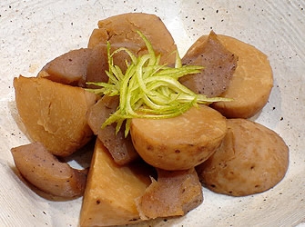 里芋とこんにゃくの 煮っころがし