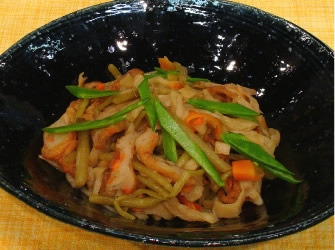 ゆで干し大根と つわの煮物
