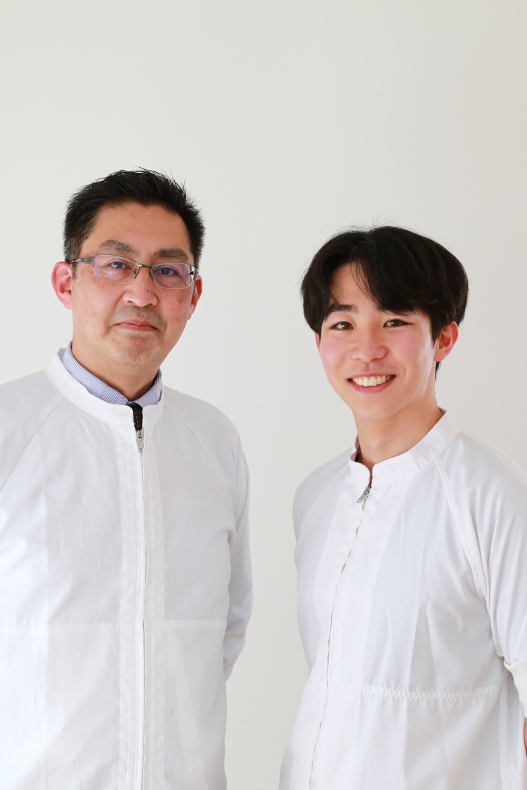 専門調理師 軸丸清隆さん（左）、 代表取締役社長・調理師 中村利一郎さん